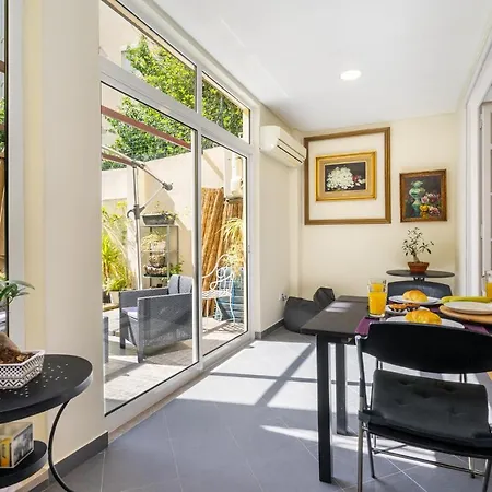 Whome | Alameda Patio Hideaway * Lisbon