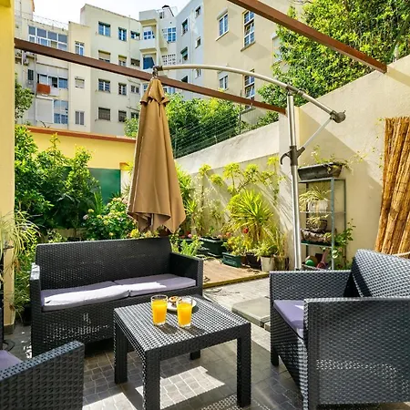 Whome | Alameda Patio Hideaway